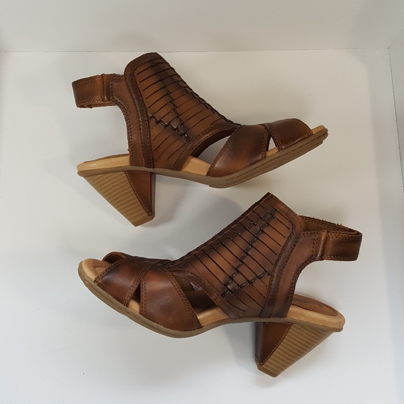 earth libra sandal